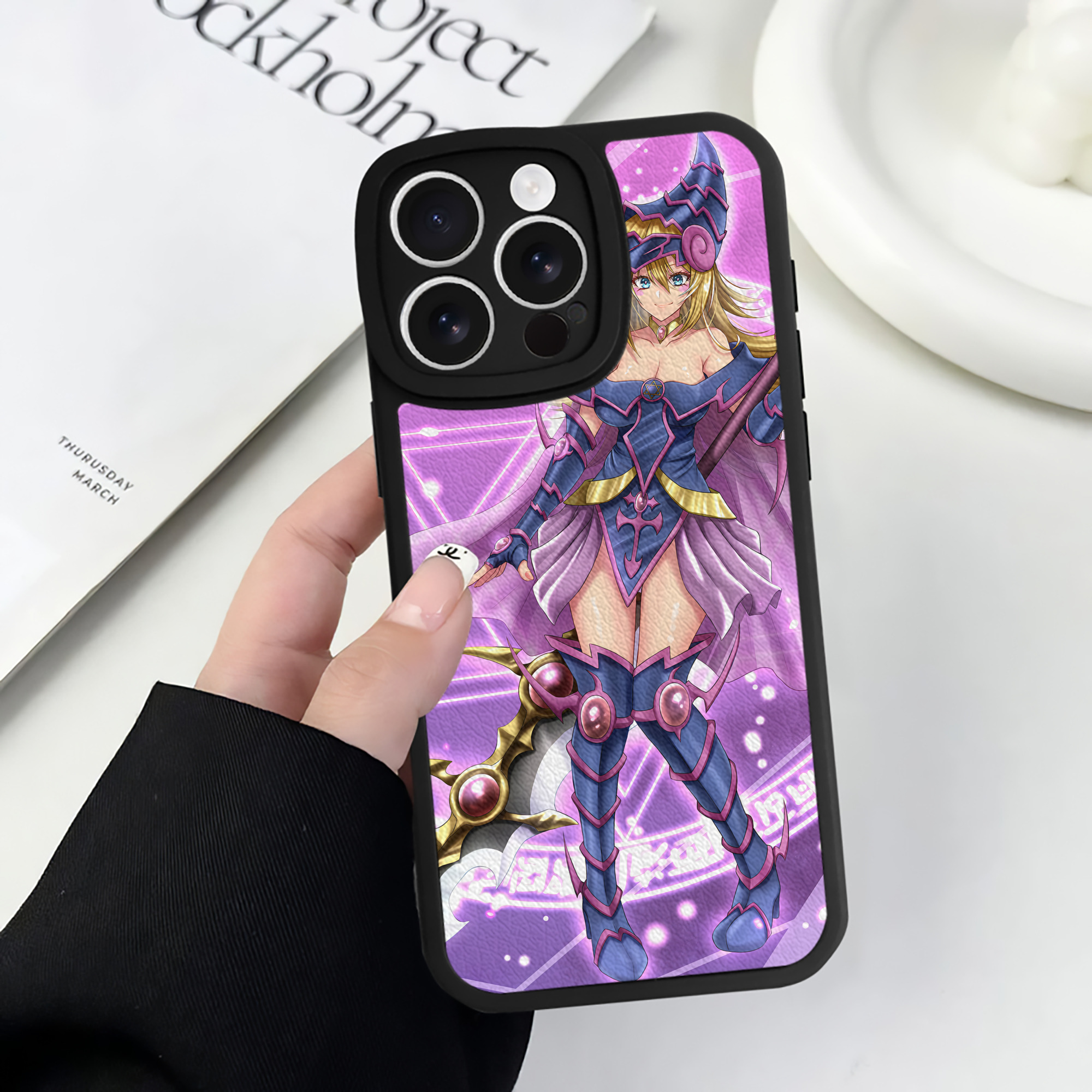 （画像用） 遊☆戯☆王 Yu-Gi-Oh! 【iPhone 16シリーズ対応】シリコンスマホケース（レザー調） 材質：シリコン